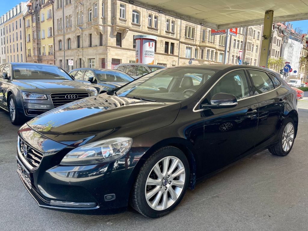 Bild des Angebotes Volvo V40 D2 Summum LEDER PANO NAVI CAMERA