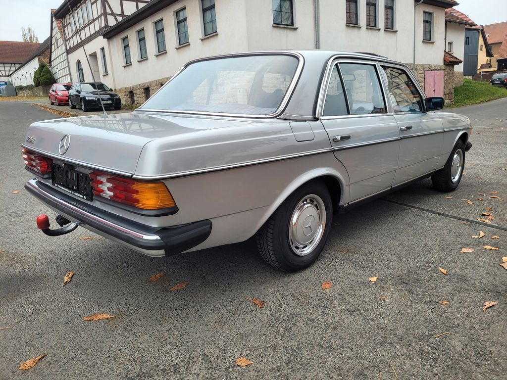 Bild des Angebotes Mercedes-Benz 230 W123 LIMOUSINE H ZULASSUNG ROSTFREI WENIG KI