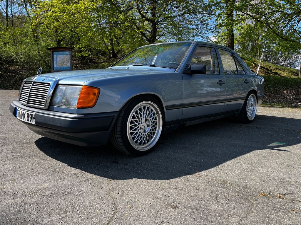 Bild des Angebotes Mercedes-Benz 260 E H-Kennzeichen, Rostfrei, Tieferlegung uvm.