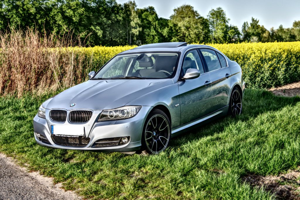 Bild des Angebotes BMW 330i - gepflegt