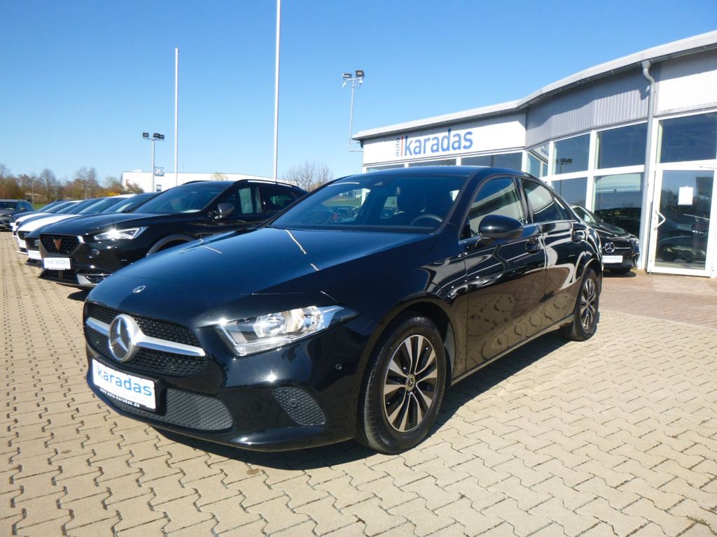Bild des Angebotes Mercedes-Benz A 200d Limo >Navi/R-kamera/PDC/SHZ<