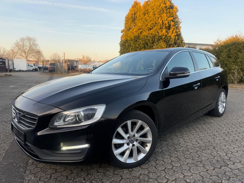 Bild des Angebotes Volvo V60 D5 Kombi Momentum*AUTOMATIK*NAVI*XENON*€6