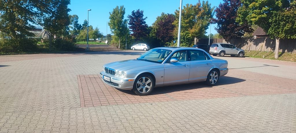 Bild des Angebotes Jaguar XJ8 4.2 Liter ,1.HD, lückenlos Jaguar Scheckheft