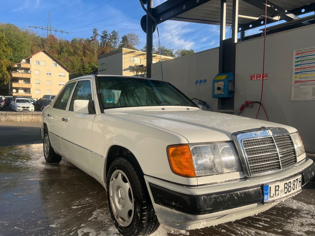 Mercedes-Benz E200