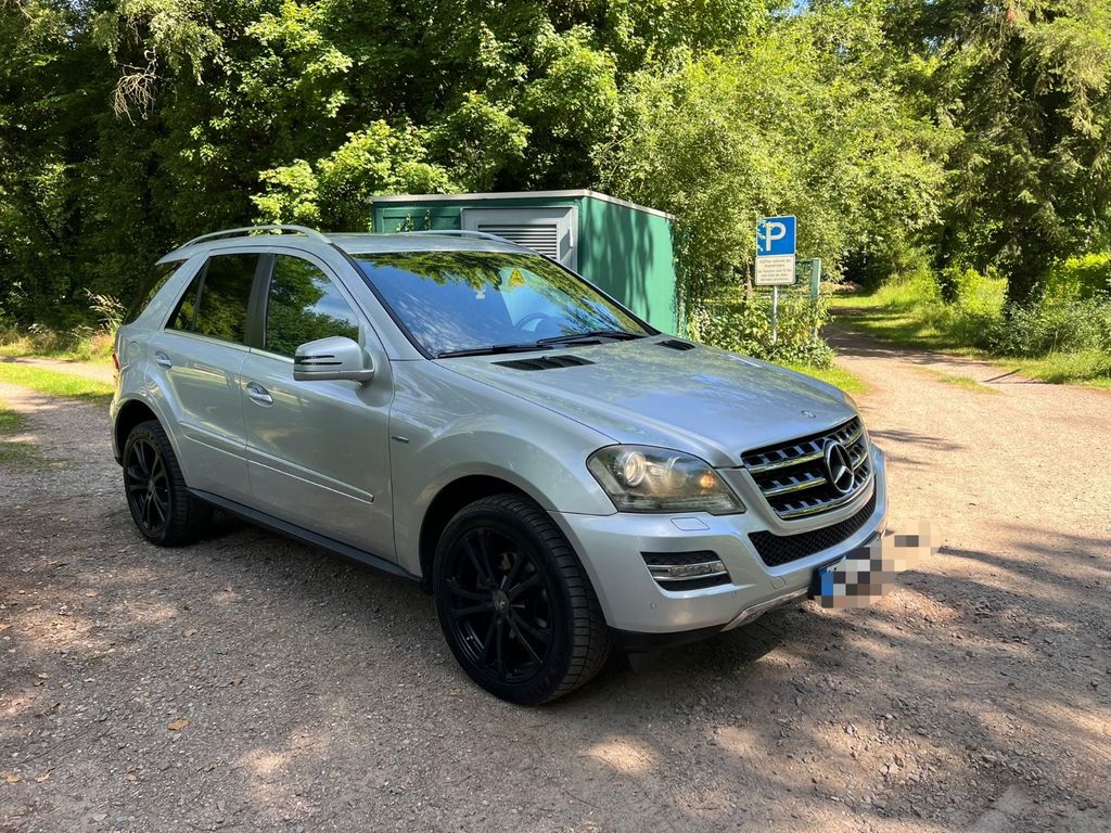Bild des Angebotes Mercedes-Benz ML 300 CDI 4MATIC BlueEFF. Grand Edition Gra...