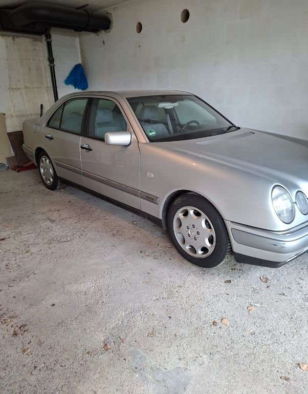 Bild des Angebotes Mercedes-Benz W210 e420