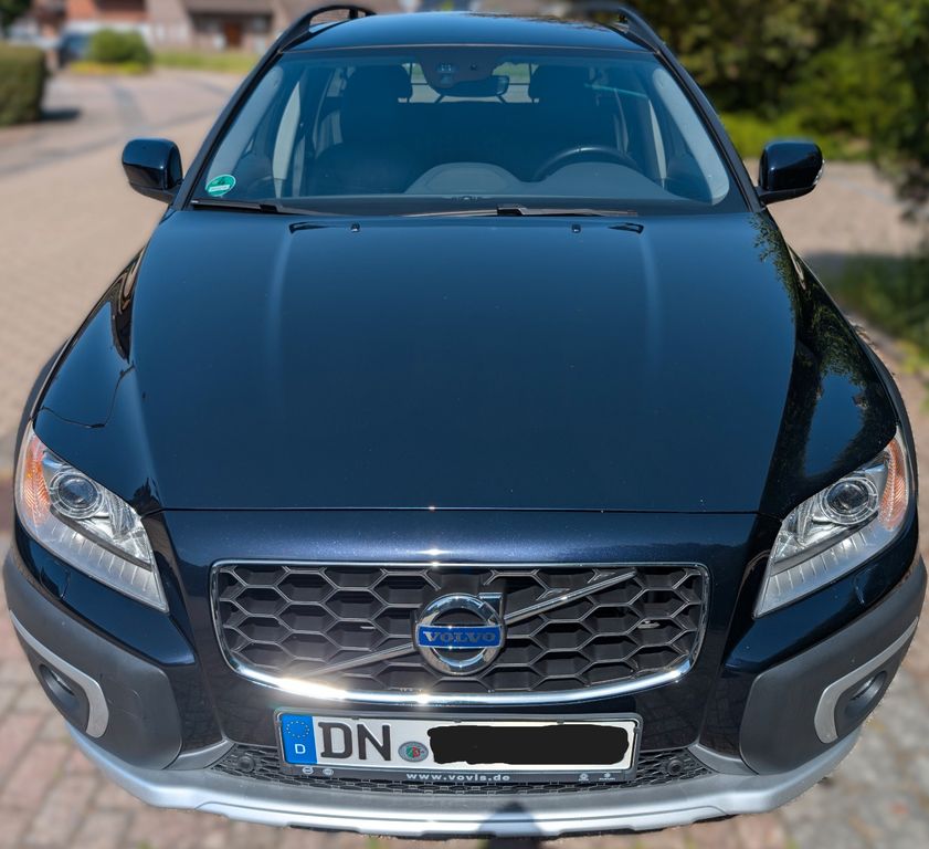 Volvo XC70 D5 AWD Summum - Leder, AHK, Kamera, ZR neu