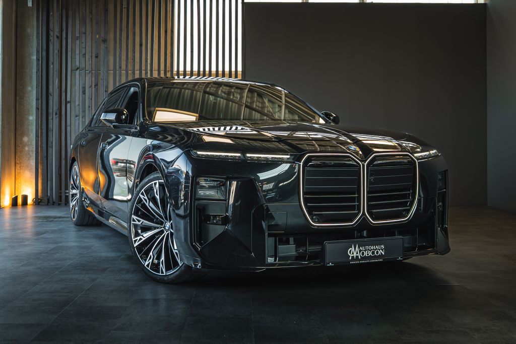 BMW 740 xDrive M Sport Pro | FULL | 22 | B&W | TV |