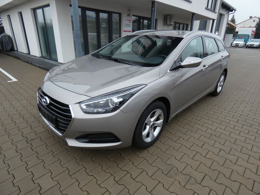 Bild des Angebotes Hyundai i40 cw blue Classic Alu Klima AHK Grau Met.
