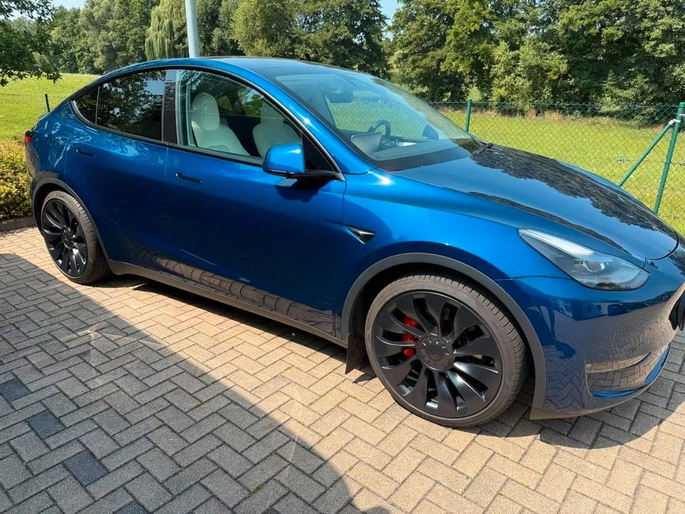 Bild des Angebotes Tesla Model Y Perf.  MwSt HW4 Garantie 21" AHK 1. Hand