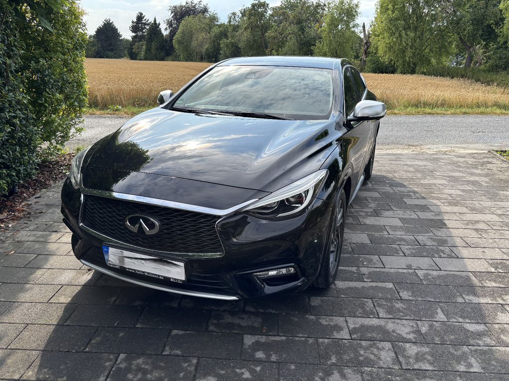Infiniti Q30 1.6