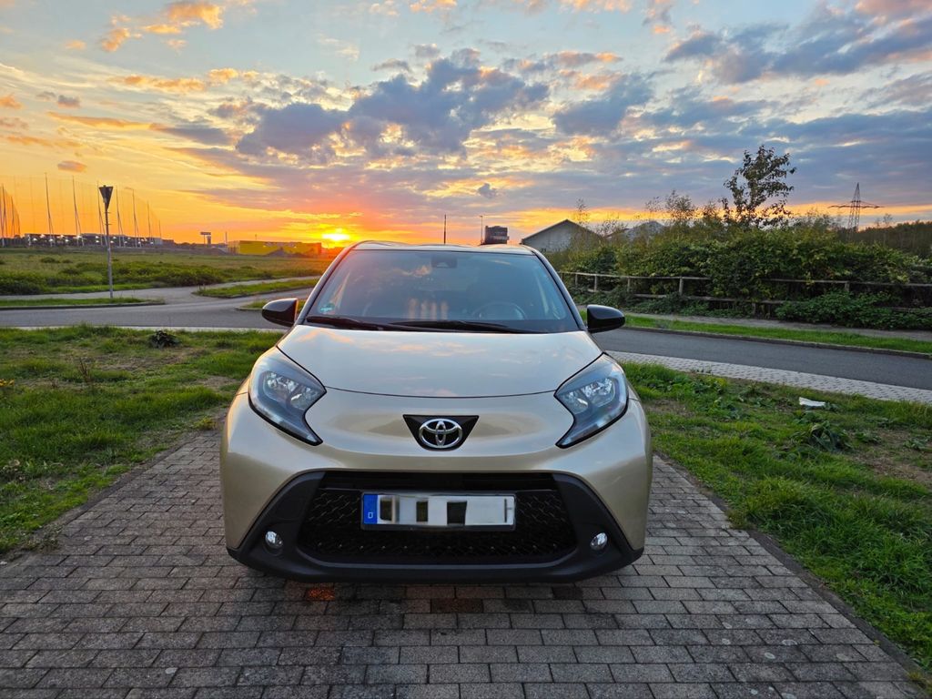 Bild des Angebotes Toyota Aygo (X) 1,0-l-VVT-i 5-Gang,Pulse,Beige,17 Zoll