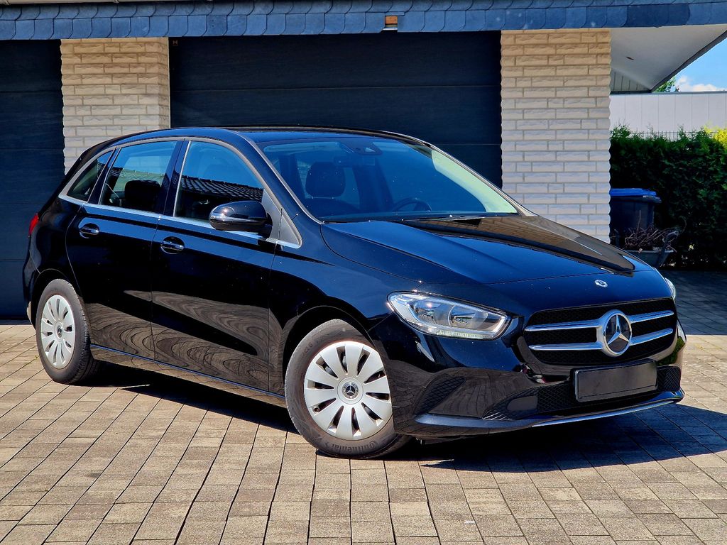 Bild des Angebotes Mercedes-Benz B 180 d (1. Hand, Teilleder)