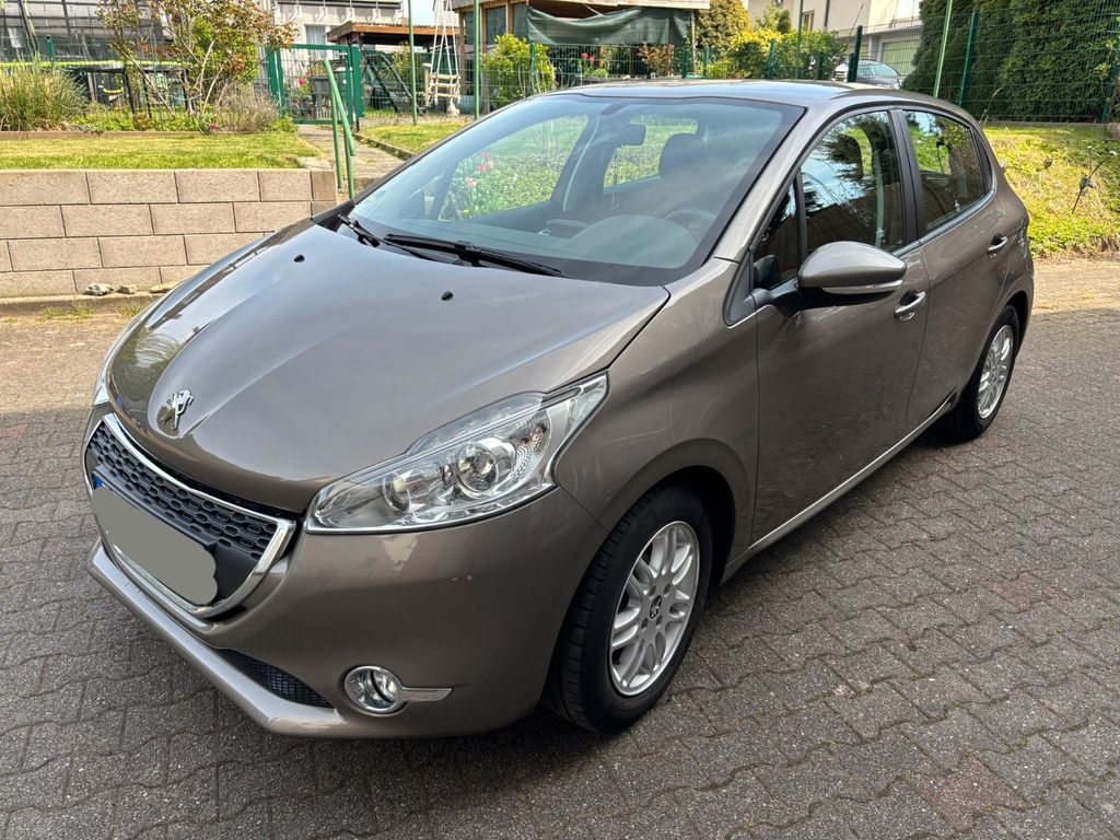 Bild des Angebotes Peugeot 208 1.2 VTi 82 PS Benzin