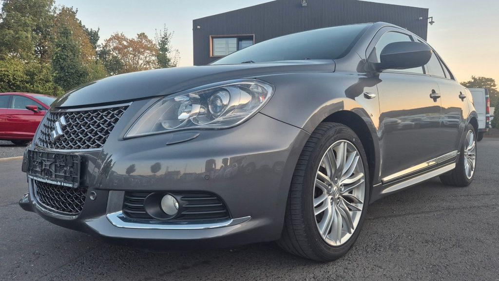 Suzuki Kizashi Sport 2.4 Benzin Xenon Leder Schiebedach