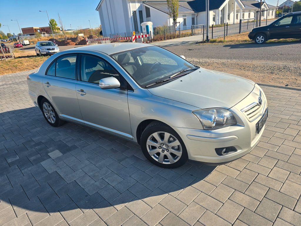 Toyota Avensis 1.8 VVT-i Liftback / Team
