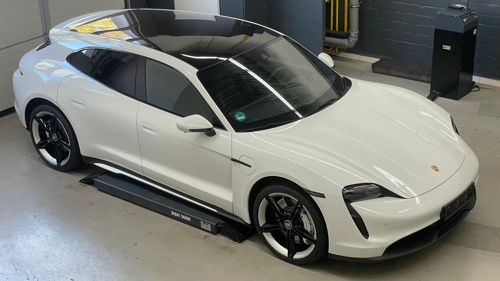 Bild des Angebotes Porsche Taycan ST Perf.+ Pano BOSE 21 Chrono Keyless ACC