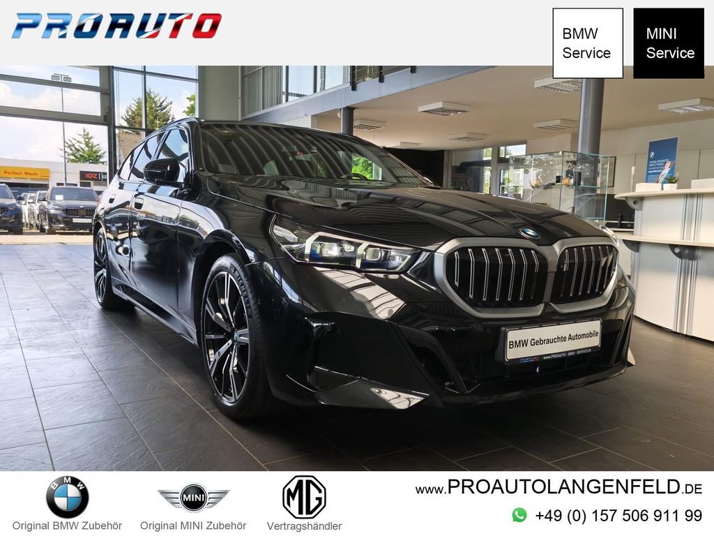 Bild des Angebotes BMW 520i M Sport Tou HK/Dr.As+/360°/20"Alu/AHK/HUD