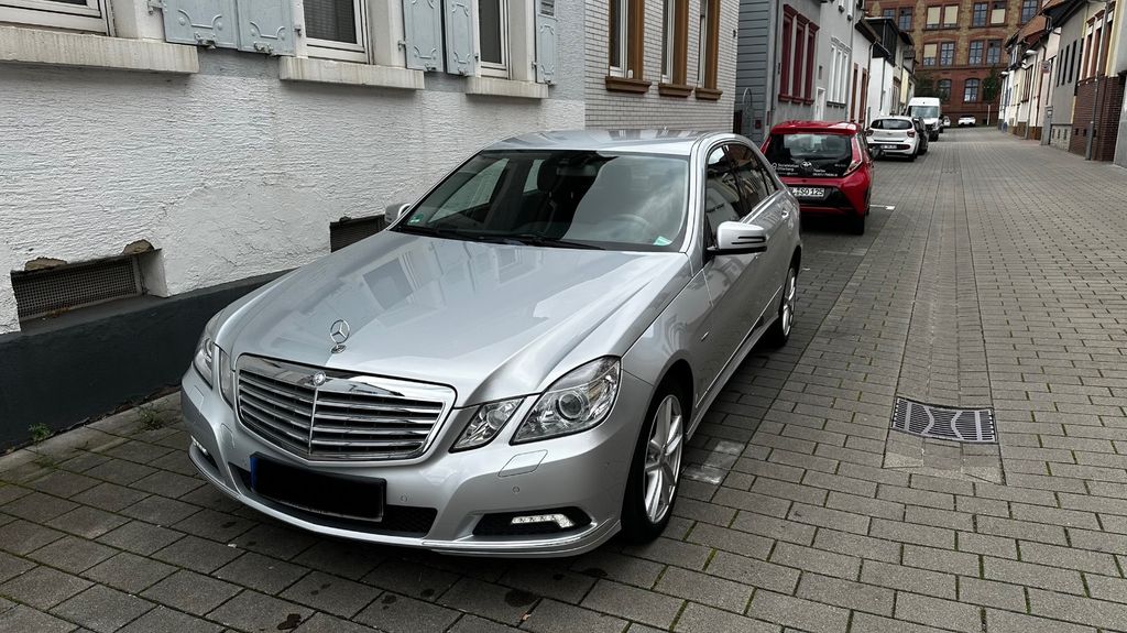 Bild des Angebotes Mercedes-Benz E 220 CDI BlueEFFICIENCY Standard
