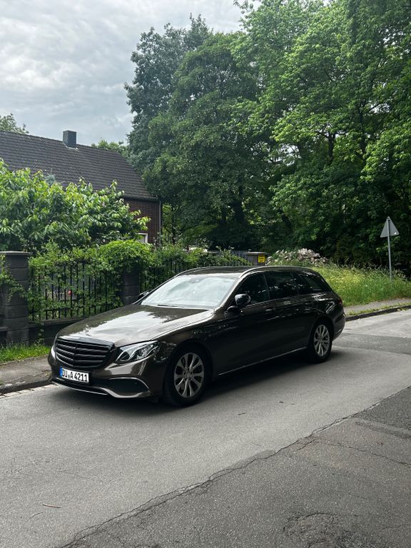 Bild des Angebotes Mercedes-Benz E 250 T EXCLUSIVE Autom. 9G