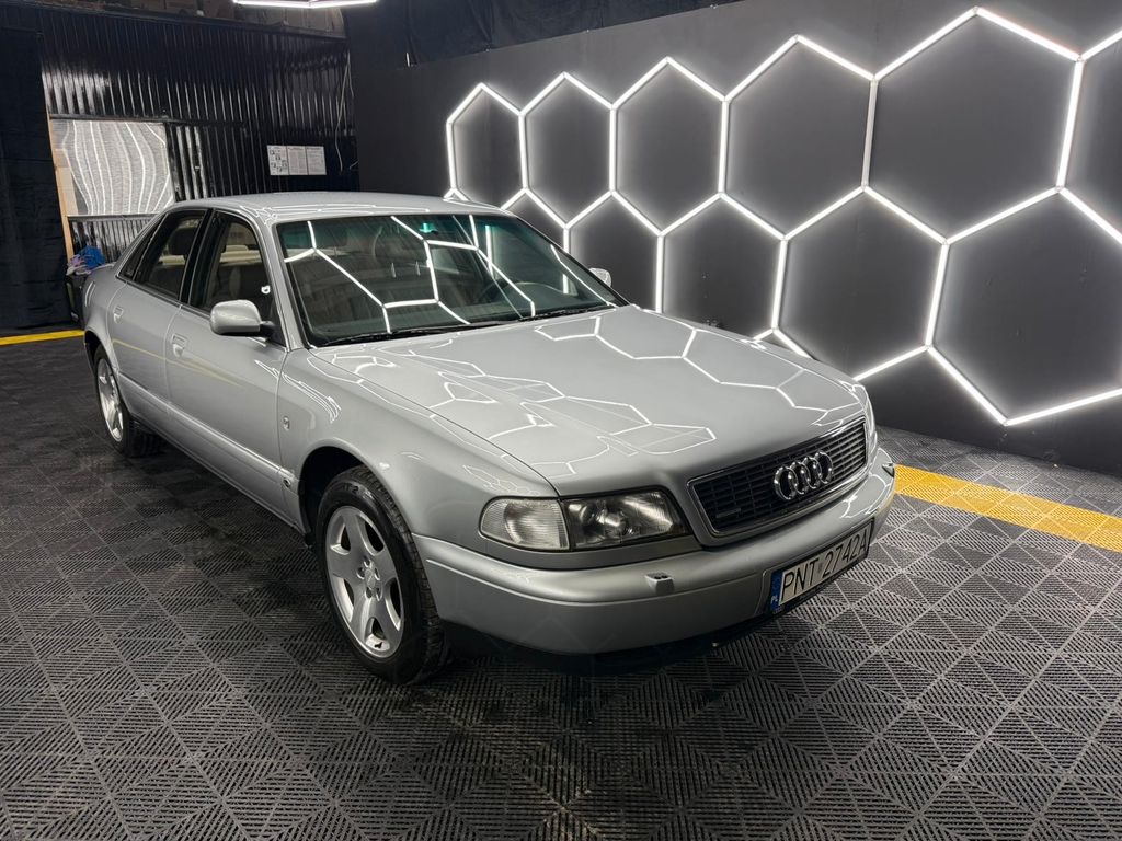 Audi A8 4.2 quattro tiptronic - nur 51 700km!