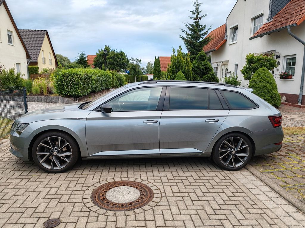 Bild des Angebotes Skoda Superb Combi 2.0 TSI DSG SportLine