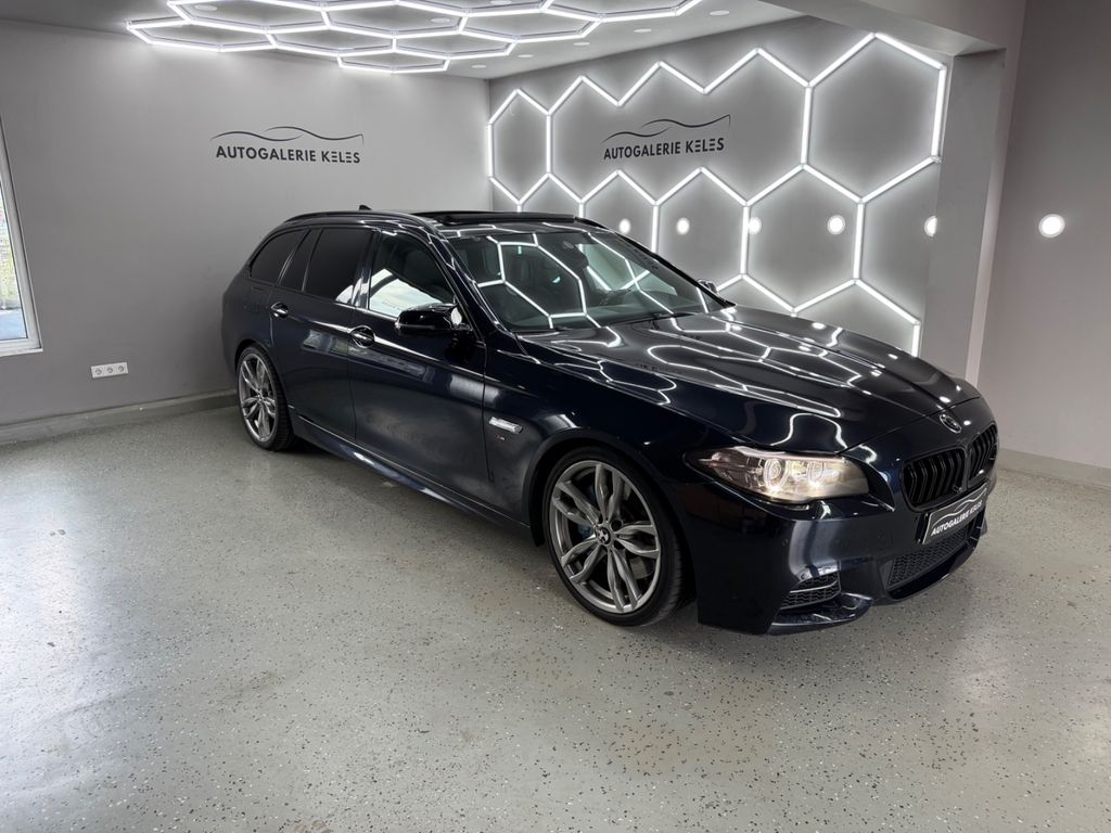 Bild des Angebotes BMW M550 d xDrive M-PAKET*LEDER*PANO*SITZBEL*CARBON