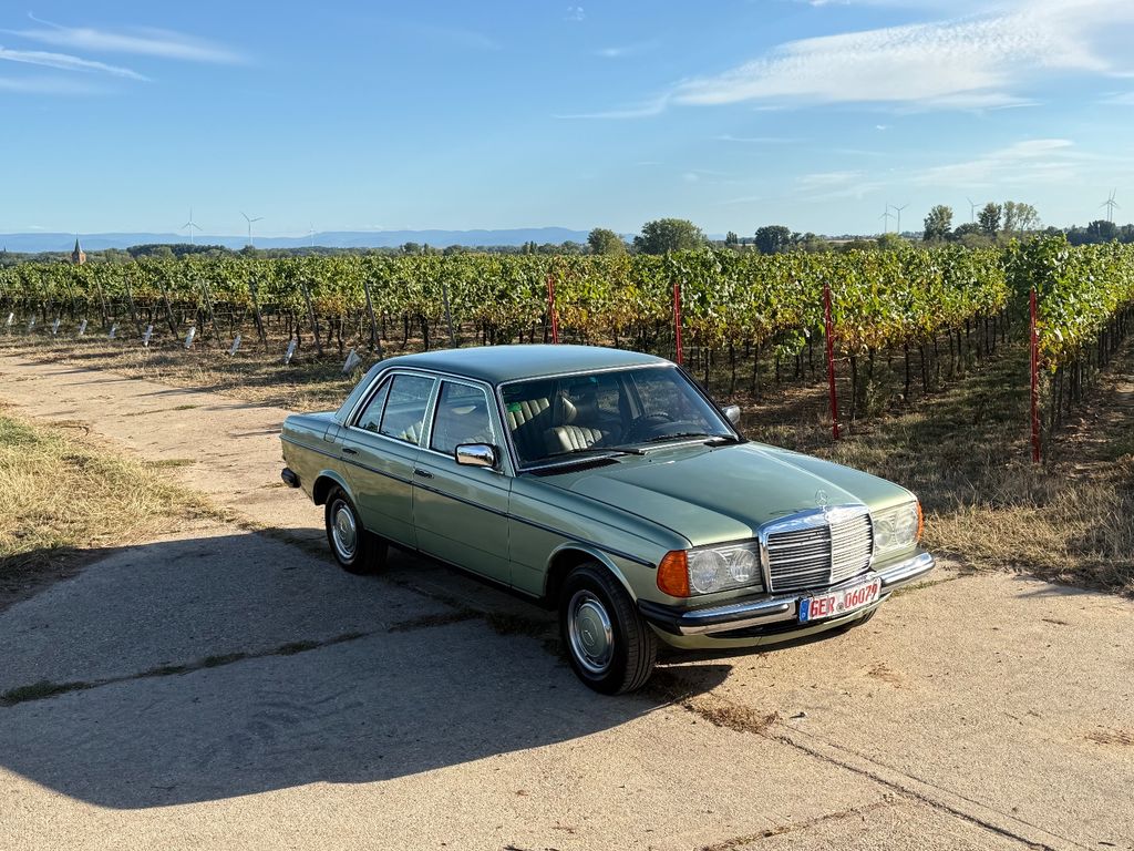 Bild des Angebotes Mercedes-Benz 300 D W123 Diesel Lim. Oldtimer aus Spanien