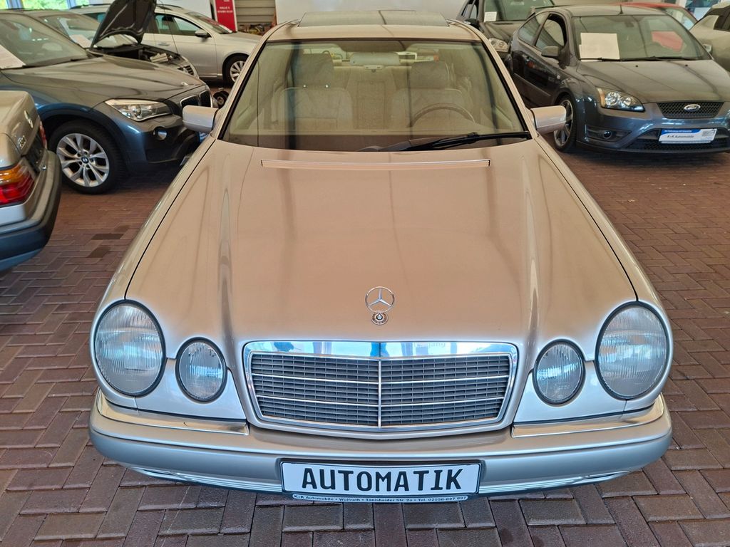 Bild des Angebotes Mercedes-Benz 230 E-Klasse Automatik 1.Hand Schiebedach
