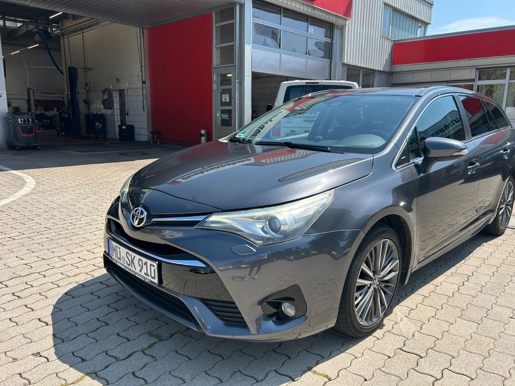Bild des Angebotes Toyota Avensis 1,8-l-Valvem. Executive Touring Spor...