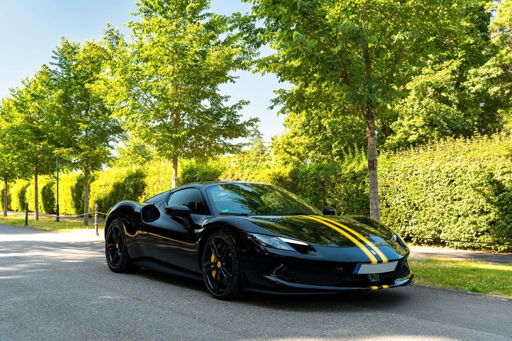 Bild des Angebotes Ferrari 296 GTS | Carbon Seats | Giallo Alcantara | Lift