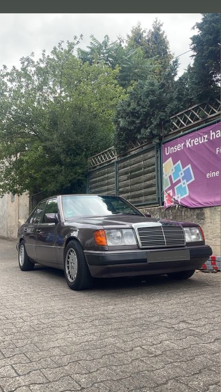 Mercedes-Benz W124 E 280