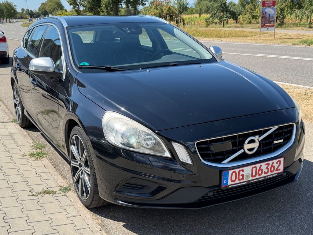 Bild des Angebotes Volvo V60 Kombi R-Design/SHZ/AUTOMATIK/TÜV NEU/KLIMA/