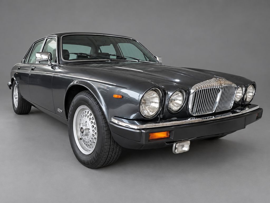 Bild des Angebotes Jaguar XJ V12 Double Six Automatik ++SCHIBEDACH++