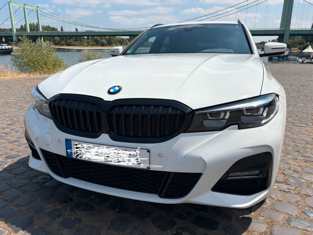 Bild des Angebotes BMW 320i Touring M Sport Auto M Sport