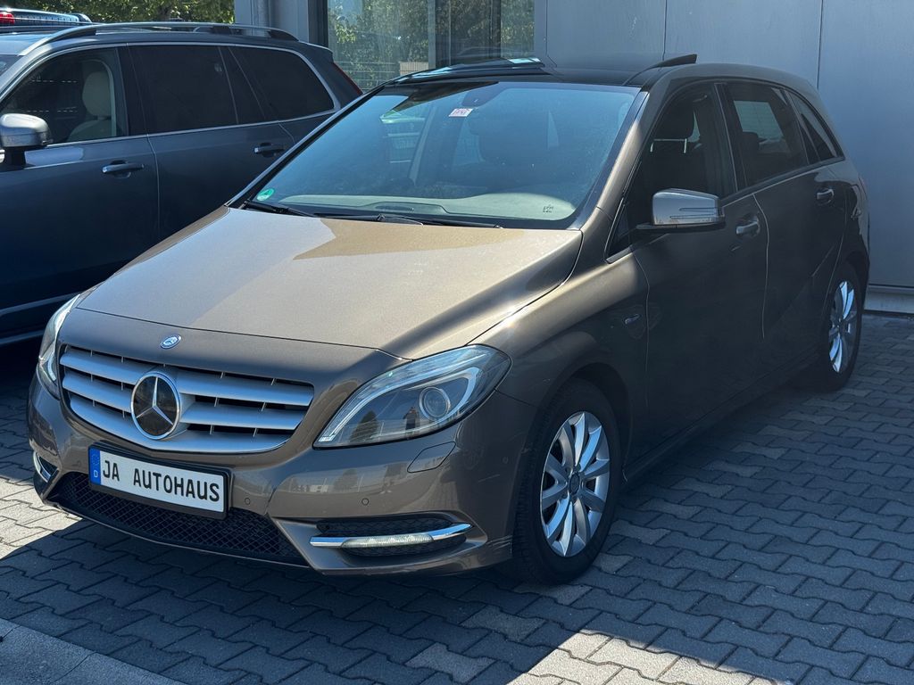 Bild des Angebotes Mercedes-Benz B 180 BlueEfficiency 1 Hand Panorama Matrix