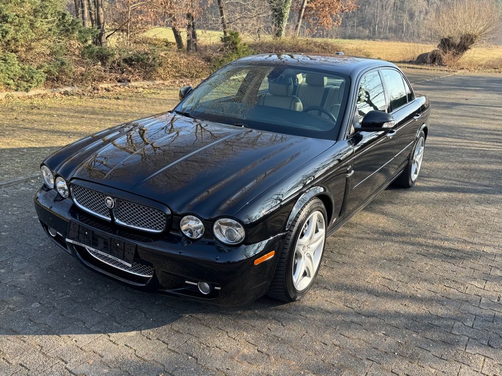 Bild des Angebotes Jaguar XJ8 4.2 Liter Sovereign Sovereign