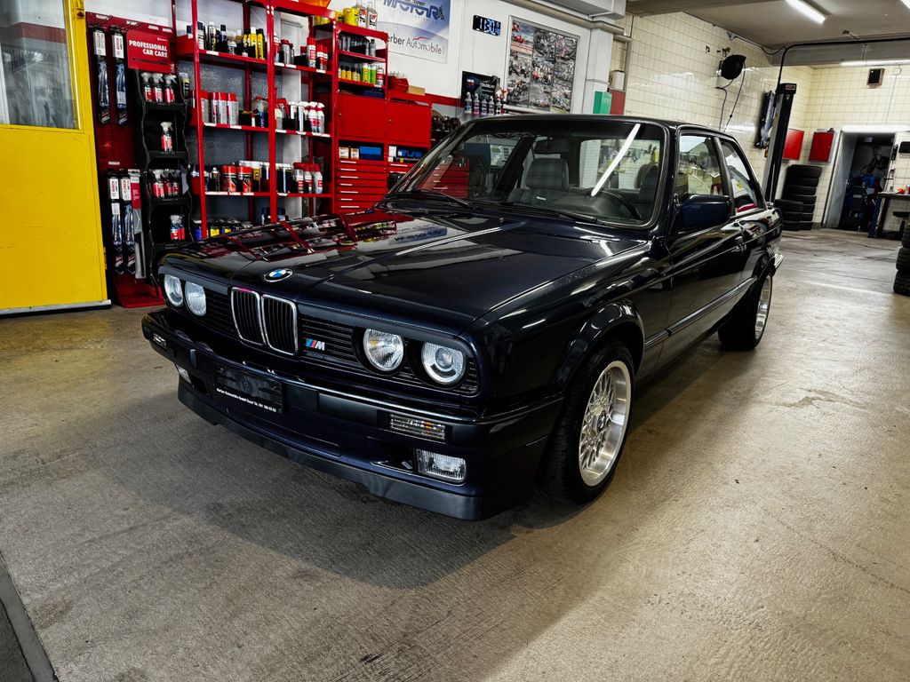 BMW 318i is