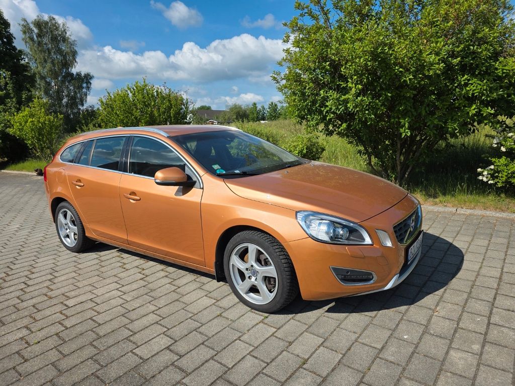 Bild des Angebotes Volvo V60 D5 AWD Geartronic Summum und weitere Extras