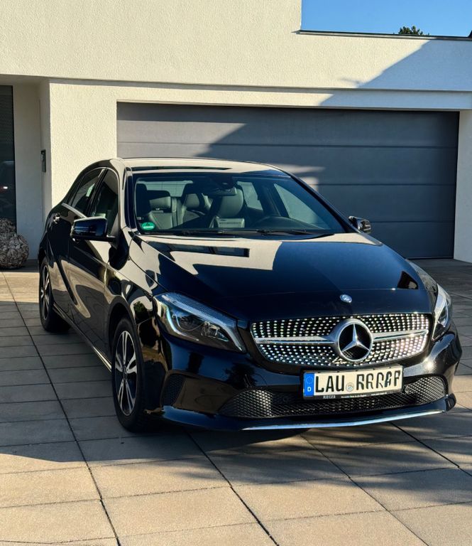Bild des Angebotes Mercedes-Benz Carplay LED Diamantgrill 8fach SHZ Sportsitze