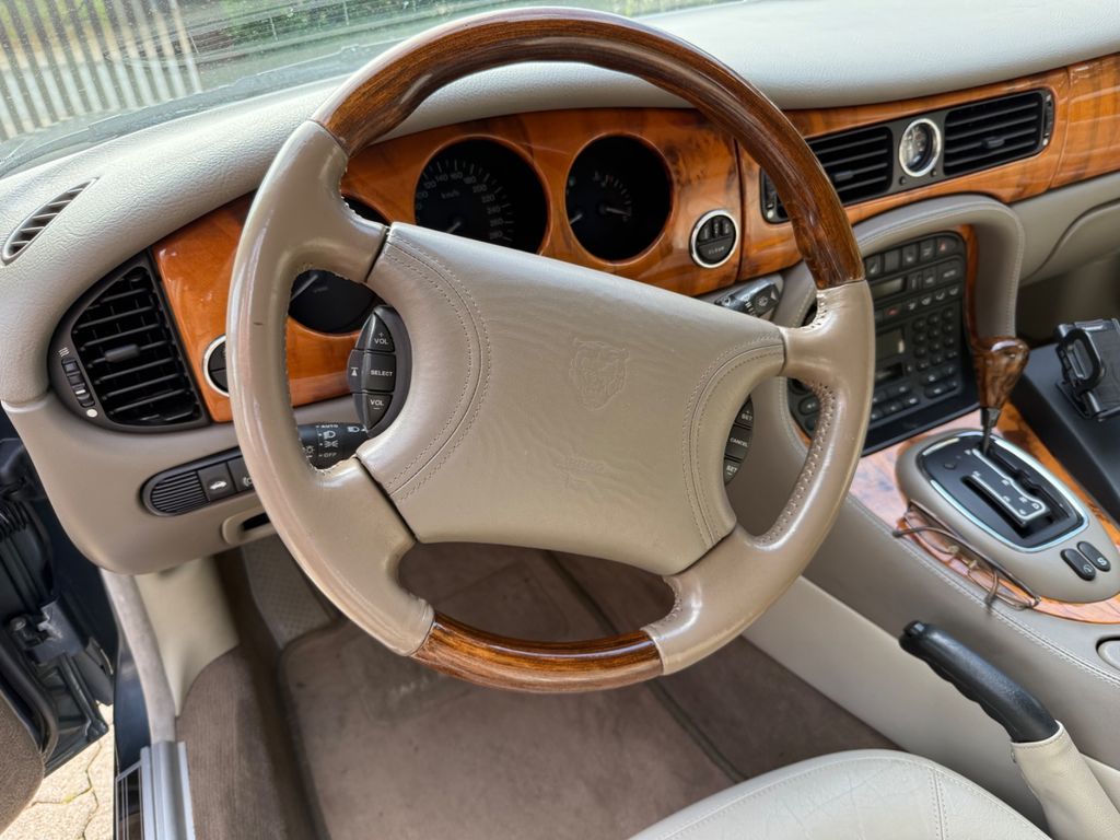 Bild des Angebotes Jaguar XJ8 3.2 - Executive