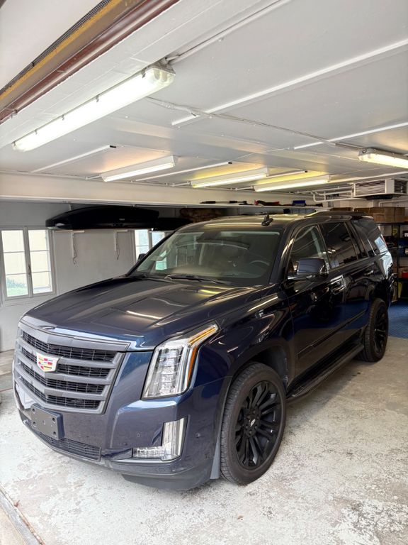 Bild des Angebotes Cadillac Escalade 6.2 V8 LUXURY AHK Navi 22 Zoll mit MwST