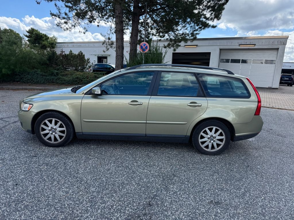 Bild des Angebotes Volvo V50 Kombi 2.4 Kinetic