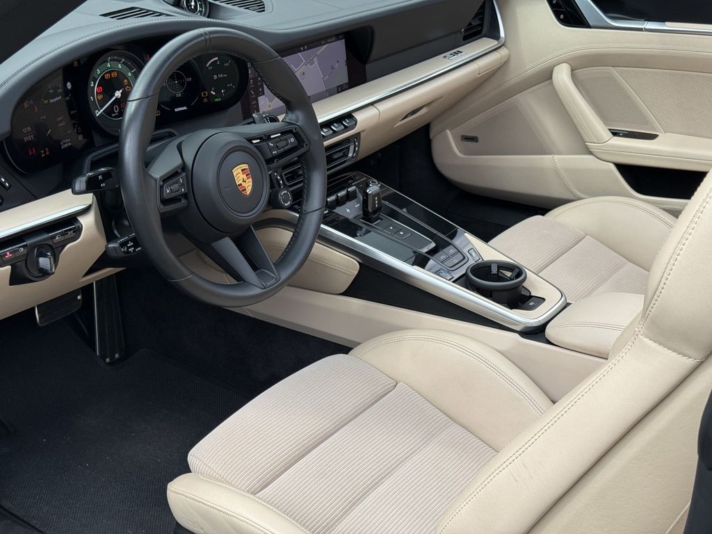 Bild des Angebotes Porsche 992 911  4S Cabriolet PTS-OLIVEGRÜN*HERITAGE*SPO