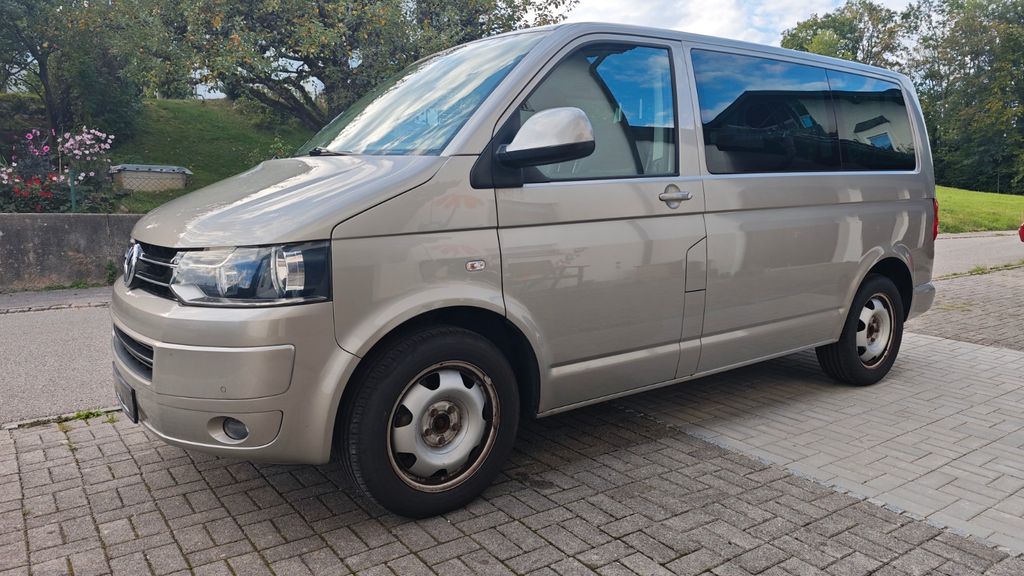 Bild des Angebotes Volkswagen T5 Caravelle Comfortline 2.0 BiTDI 180 PS