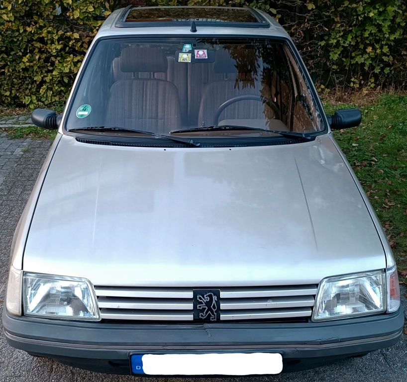 Peugeot 205 GR 1.1 - vier neue Ganzjahresreifen!