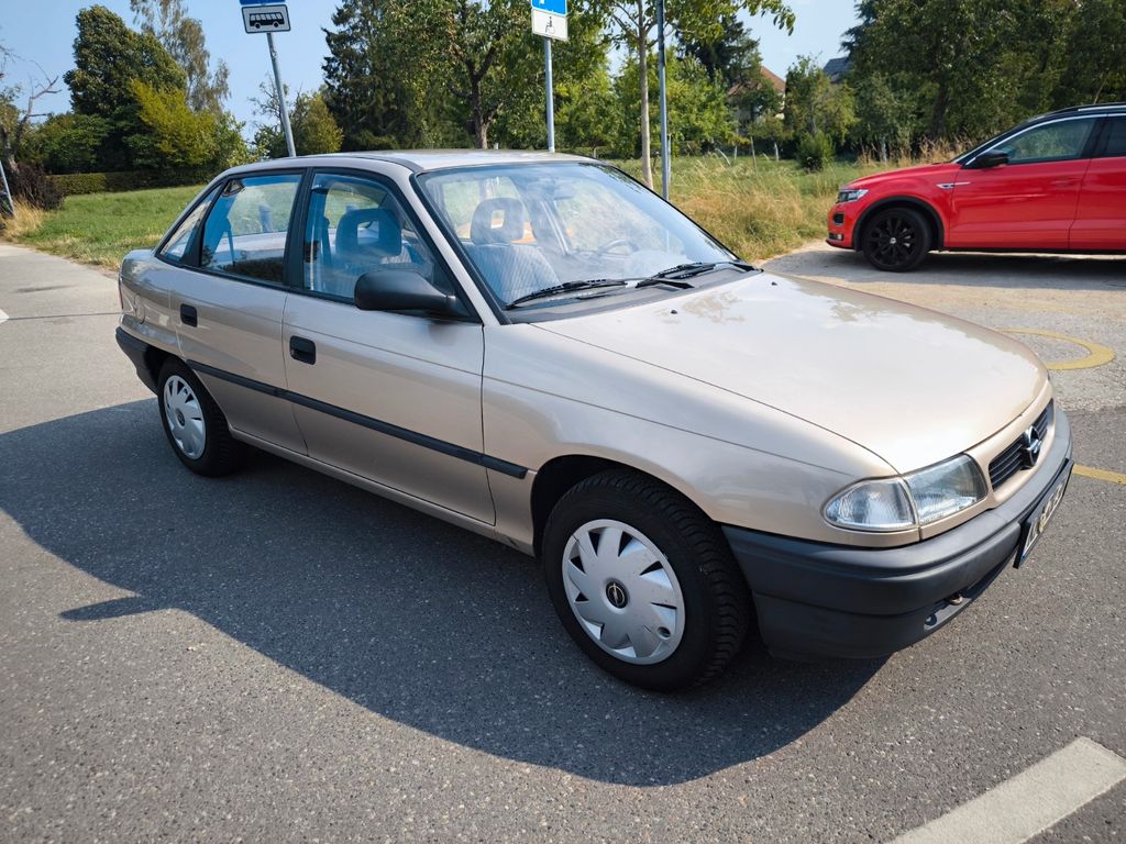 Opel Astra 1.6 -