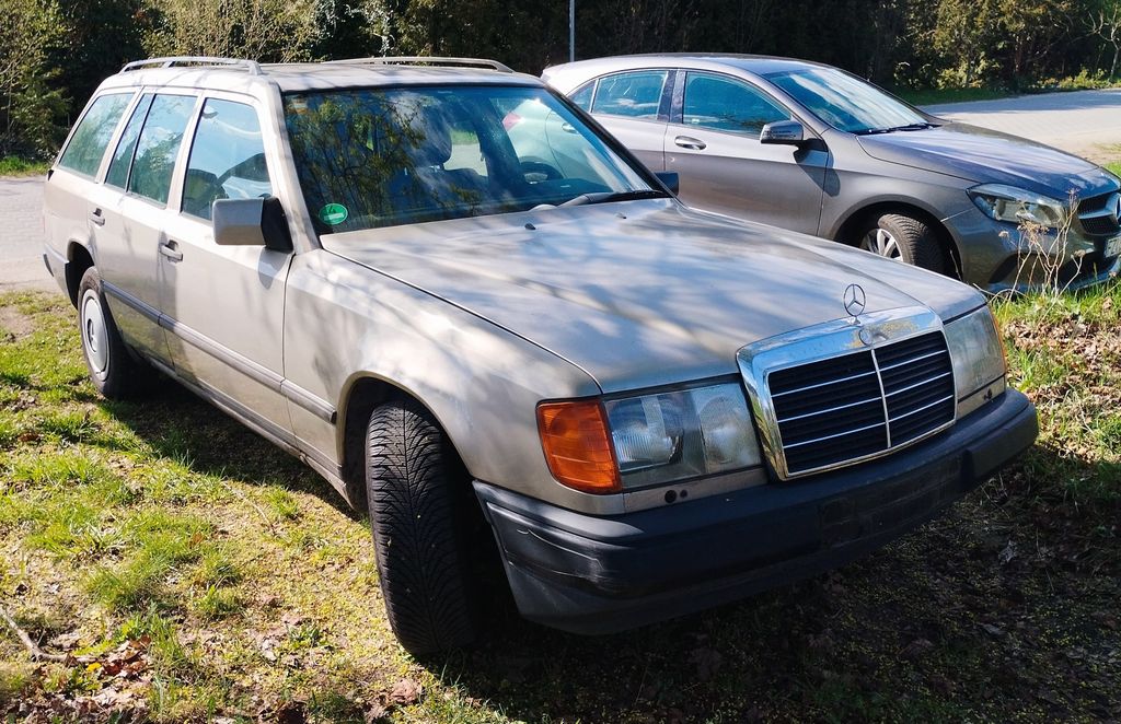 Bild des Angebotes Mercedes-Benz W124 300 TE ** 4matic ** 7 Sitze ** Automatik