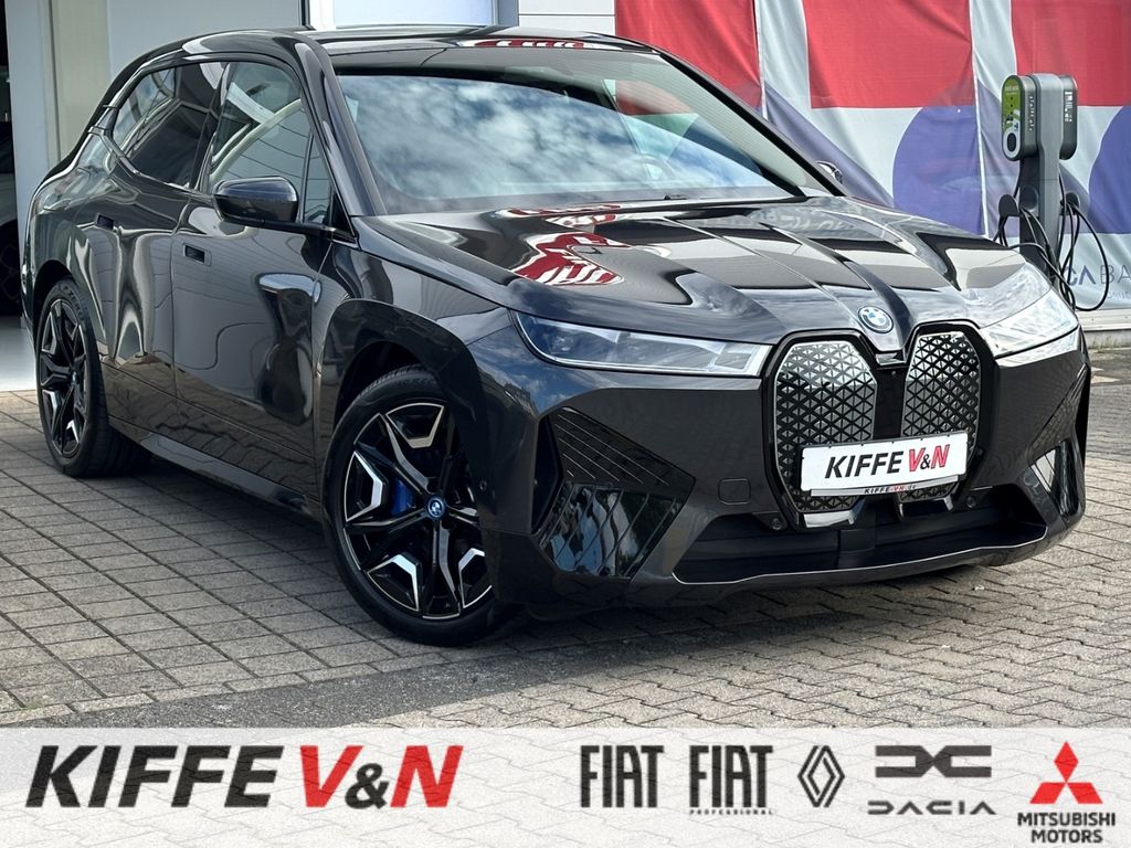 Bild des Angebotes BMW iX xDrive50 SPORTPAKET SOFT PANOSKY LASER DA-PRO
