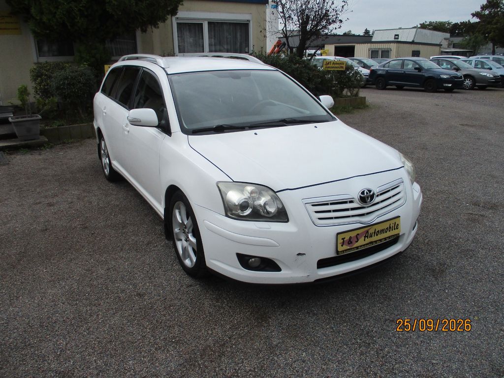 Toyota Avensis Kombi 2.0 Executive/Navi
